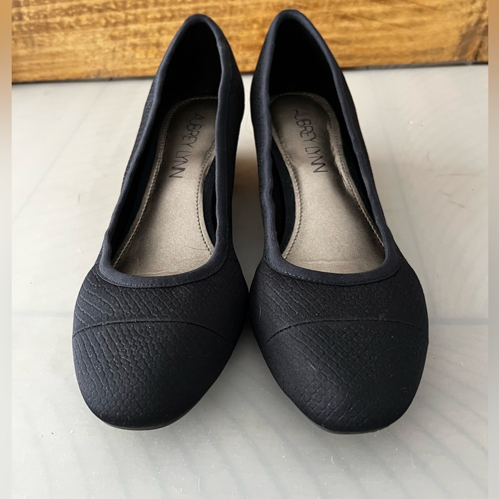 Aubrey Lynn Navy blue wedges. 7.5